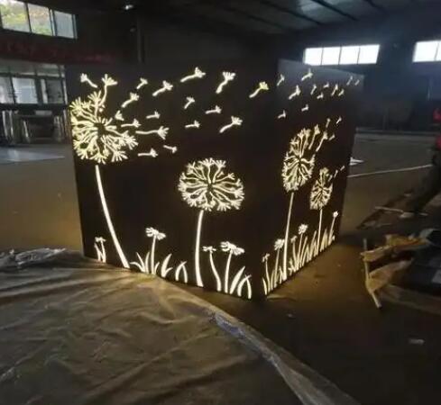 比如耐候钢灯箱